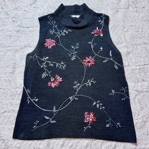 Vintage Dress Barn Floral Embroidered Knit Sweater Vest M Cottagecore Granny 90s